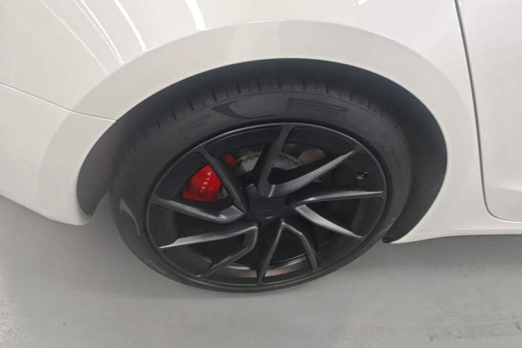 Used Tesla Model 3 2024 High-Performance All-Wheel-Drive Version Right Rear Wheel Hub