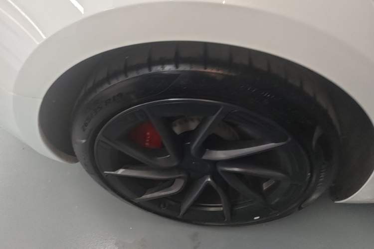 Used Tesla Model 3 2024 High-Performance All-Wheel-Drive Version Right Rear Wheel Hub