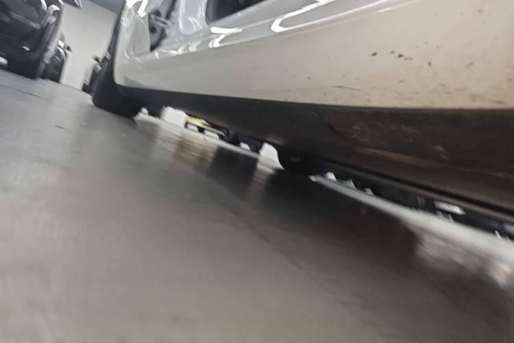 Used Tesla Model 3 2024 High-Performance All-Wheel-Drive Version Right Side Sill