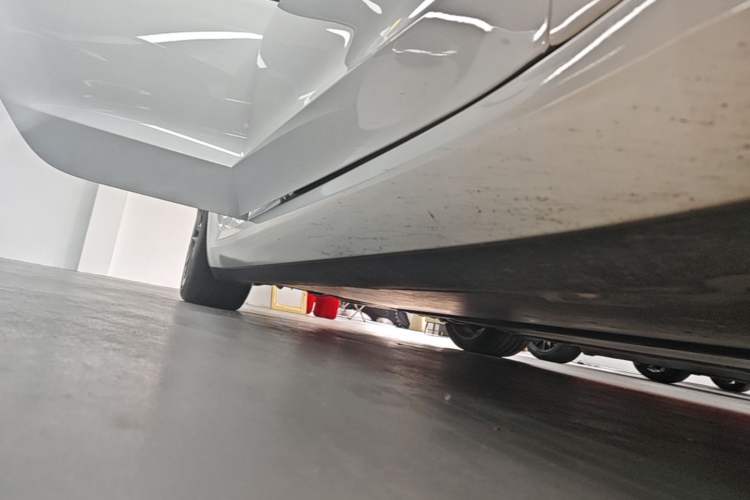 Used Tesla Model 3 2024 High-Performance All-Wheel-Drive Version Right Side Sill