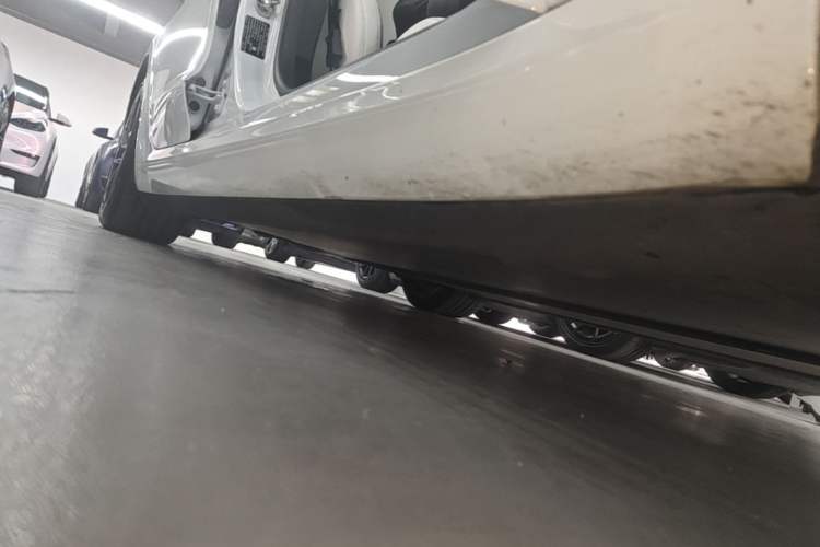 Used Tesla Model 3 2024 High-Performance All-Wheel-Drive Version Right Side Sill