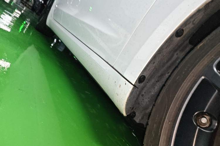 Used Tesla Model 3 2024 High-Performance All-Wheel-Drive Version Right Side Sill
