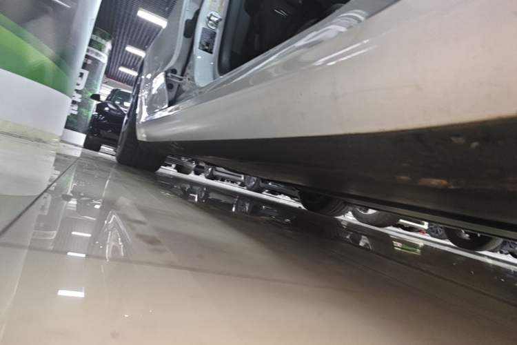 Used Tesla Model 3 2024 High-Performance All-Wheel-Drive Version Right Side Sill