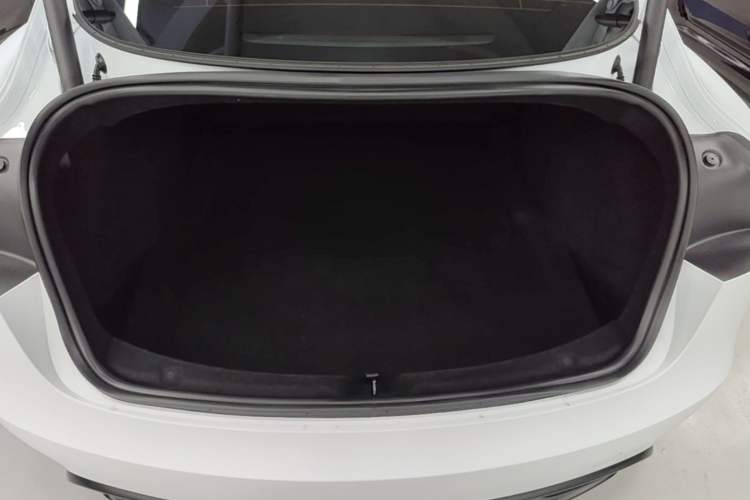 Used Tesla Model 3 2024 High-Performance All-Wheel-Drive Version Trunk
