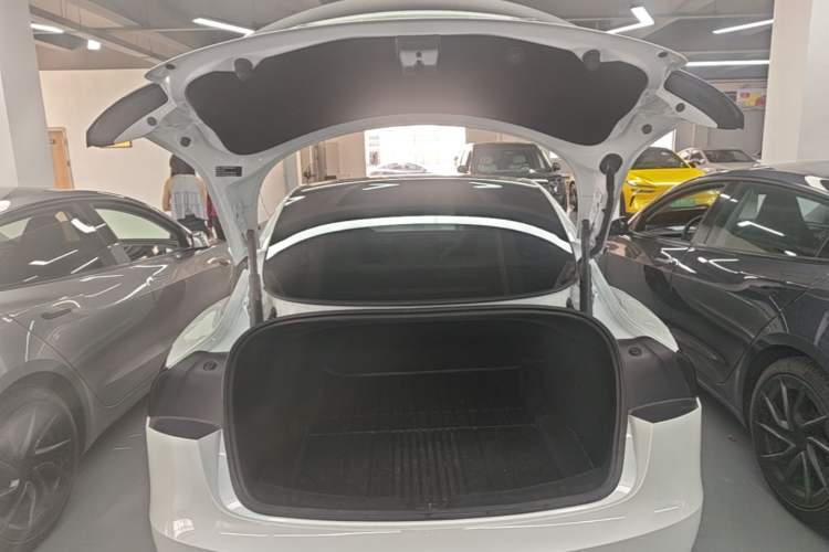 Used Tesla Model 3 2024 High-Performance All-Wheel-Drive Version Trunk
