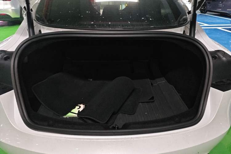 Used Tesla Model 3 2024 High-Performance All-Wheel-Drive Version Trunk