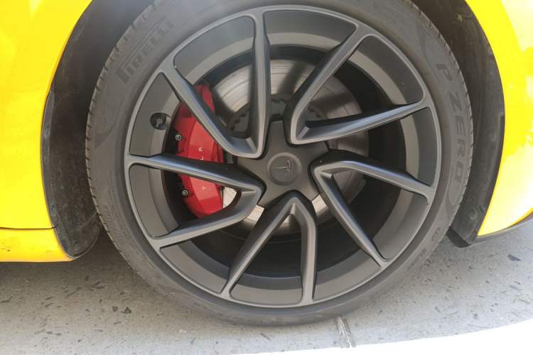 Used Tesla Model 3 2024 High-Performance All-Wheel-Drive Version Right Front Wheel Hub