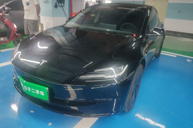 Tesla Model 3 2025 Rear-Wheel-Drive Version