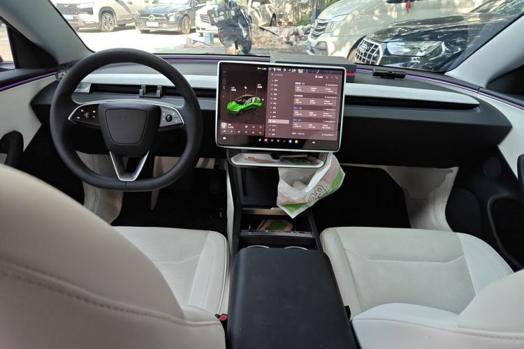 Used Tesla Model 3 2025 Long-Range All-Wheel-Drive Version Center Console