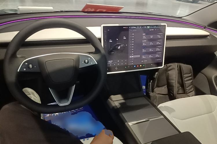 Used Tesla Model 3 2025 Model Revised Long-Range Rear-Wheel-Drive Version Center Console