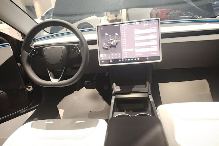 Used Tesla Model 3 2025 Model Revised Long-Range Rear-Wheel-Drive Version Center Console