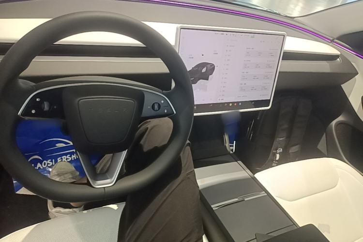 Used Tesla Model 3 2025 Model Revised Long-Range Rear-Wheel-Drive Version Center Console