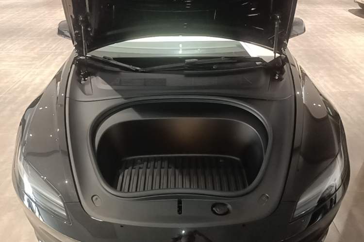 Used Tesla Model 3 2025 Model Revised Long-Range Rear-Wheel-Drive Version Engine Bay