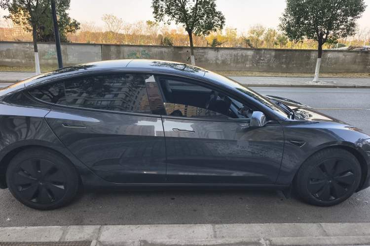Used Tesla Model 3 2025 Rear-Wheel-Drive Version Exterior 2
