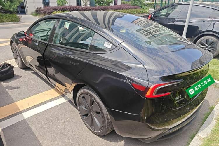 Used Tesla Model 3 2025 Rear-Wheel-Drive Version Exterior 2