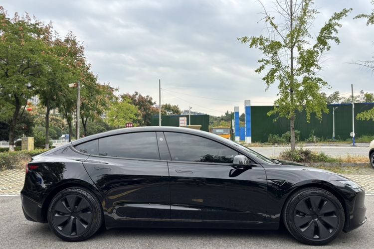 Used Tesla Model 3 2025 Rear-Wheel-Drive Version Exterior 3