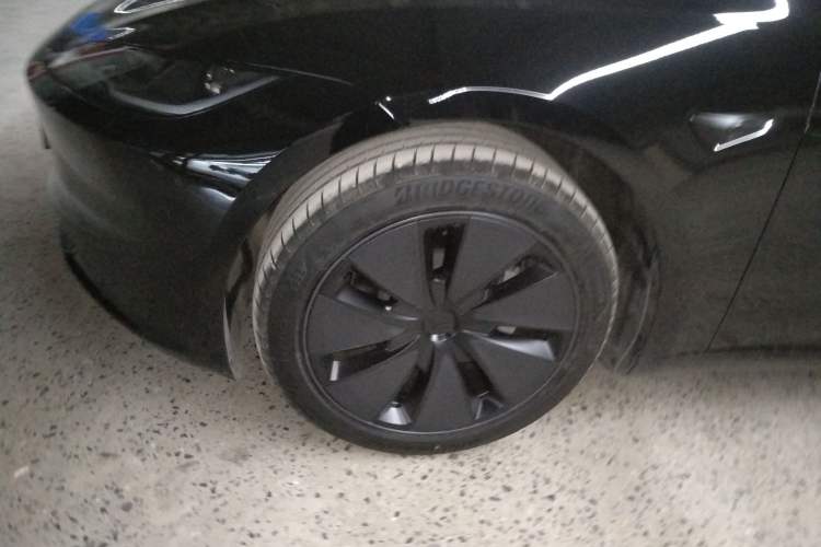 Used Tesla Model 3 2025 Rear-Wheel-Drive Version Exterior 4