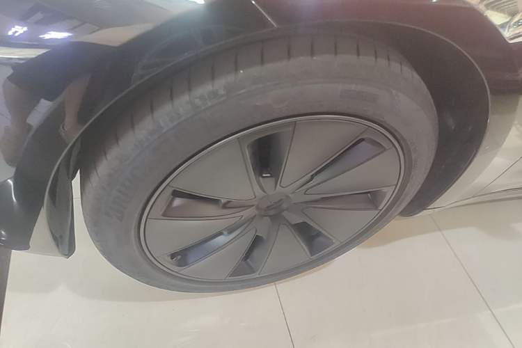 Used Tesla Model 3 2025 Model Revised Rear-Wheel-Drive Version Exterior 4