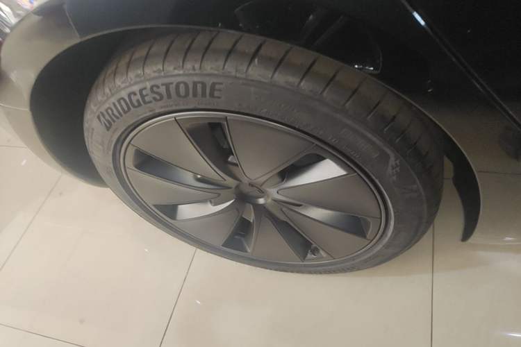 Used Tesla Model 3 2025 Model Revised Rear-Wheel-Drive Version Exterior 5