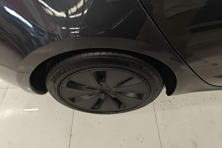 Used Tesla Model 3 2025 Rear-Wheel-Drive Version Exterior 5