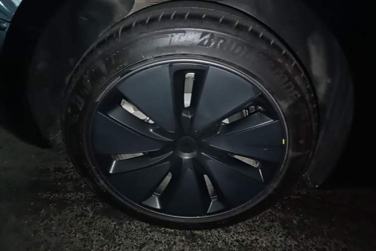 Used Tesla Model 3 2025 Model Revised Rear-Wheel-Drive Version Exterior 5