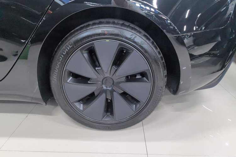 Used Tesla Model 3 2025 Model Revised Rear-Wheel-Drive Version Exterior 7