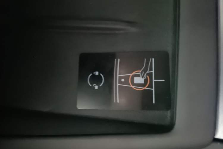 Used Tesla Model 3 2025 Long-Range All-Wheel-Drive Version Interior 1