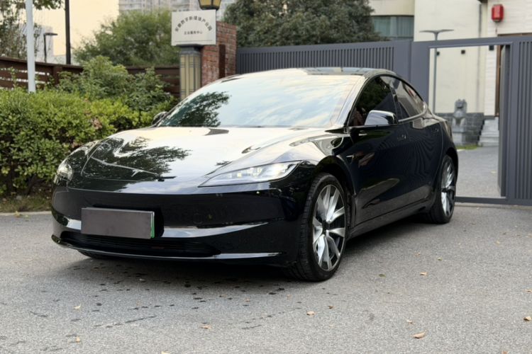 Tesla Model 3 2025 Rear-Wheel-Drive Version