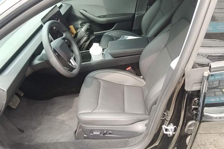 Used Tesla Model 3 2025 Rear-Wheel-Drive Version Left Front Seat