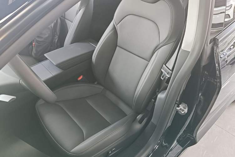 Used Tesla Model 3 2025 Rear-Wheel-Drive Version Left Front Seat