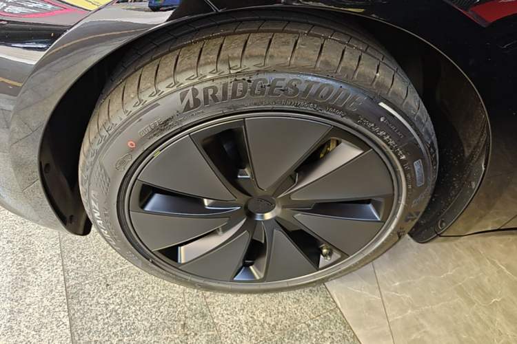 Used Tesla Model 3 2025 Model Revised Rear-Wheel-Drive Version Left Front Wheel Hub
