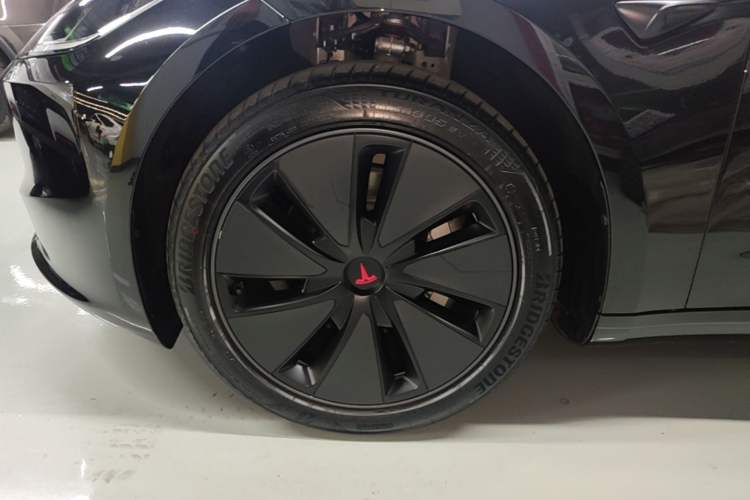 Used Tesla Model 3 2025 Model Long-Range Rear-Wheel-Drive Version Left Front Wheel Hub