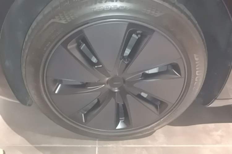 Used Tesla Model 3 2025 Model Revised Long-Range Rear-Wheel-Drive Version Left Front Wheel Hub