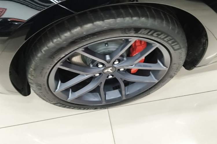 Used Tesla Model 3 2025 Model Revised Rear-Wheel-Drive Version Left Front Wheel Hub