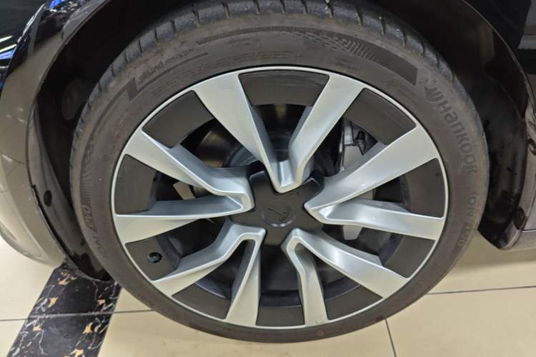 Used Tesla Model 3 2025 Model Revised Rear-Wheel-Drive Version Left Front Wheel Hub