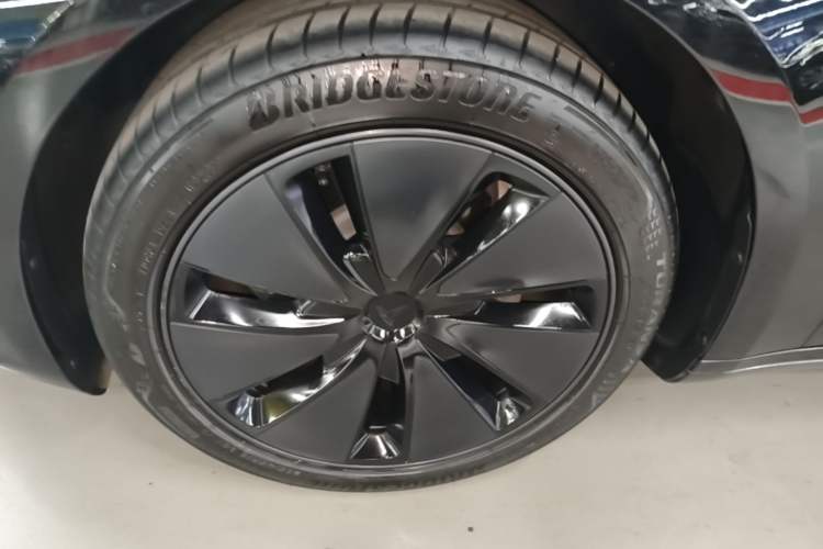 Used Tesla Model 3 2025 Rear-Wheel-Drive Version Left Front Wheel Hub