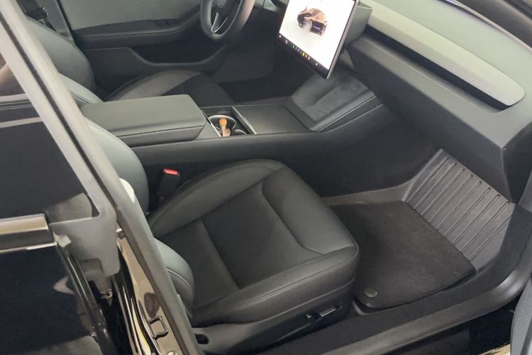 Used Tesla Model 3 2025 Rear-Wheel-Drive Version Right Front Seat