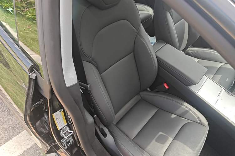 Used Tesla Model 3 2025 Rear-Wheel-Drive Version Right Front Seat
