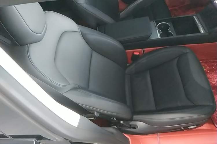 Used Tesla Model 3 2025 Rear-Wheel-Drive Version Right Front Seat