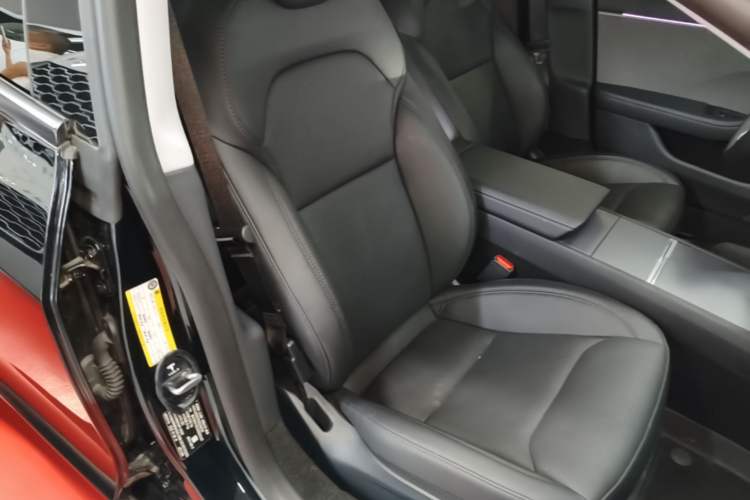 Used Tesla Model 3 2025 Rear-Wheel-Drive Version Right Front Seat
