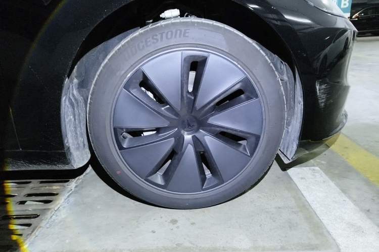 Used Tesla Model 3 2025 Model Revised Rear-Wheel-Drive Version Right Front Wheel Hub