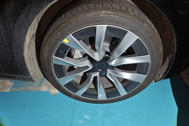 Used Tesla Model 3 2025 Model Revised Rear-Wheel-Drive Version Right Front Wheel Hub