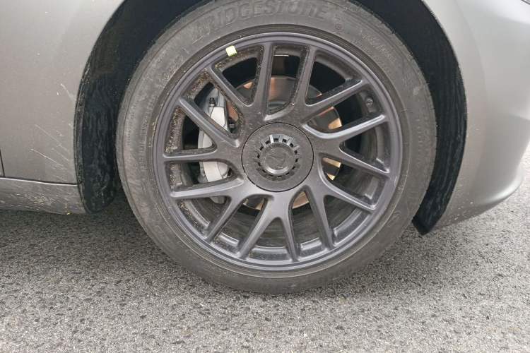 Used Tesla Model 3 2025 Model Revised Rear-Wheel-Drive Version Right Front Wheel Hub