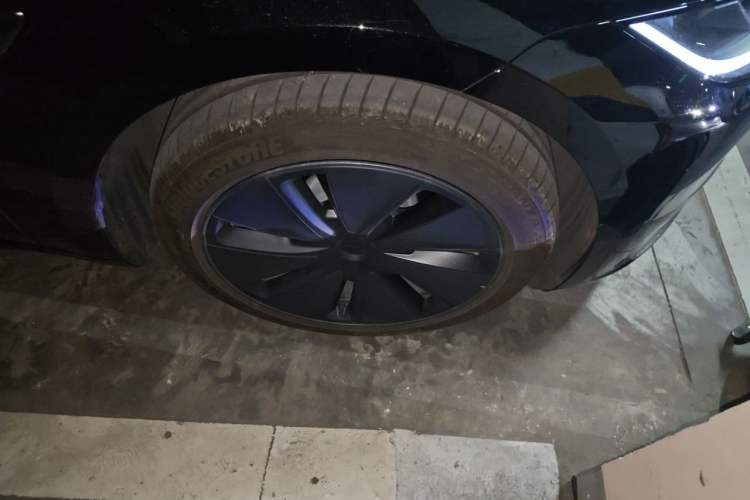 Used Tesla Model 3 2025 Model Revised Rear-Wheel-Drive Version Right Front Wheel Hub