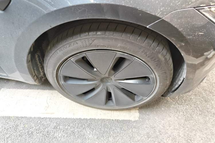 Used Tesla Model 3 2025 Model Revised Rear-Wheel-Drive Version Right Front Wheel Hub