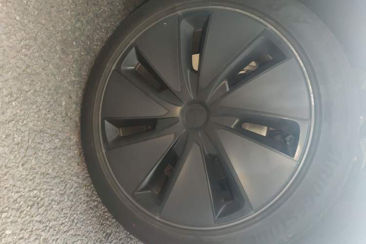 Used Tesla Model 3 2025 Model Revised Rear-Wheel-Drive Version Right Front Wheel Hub