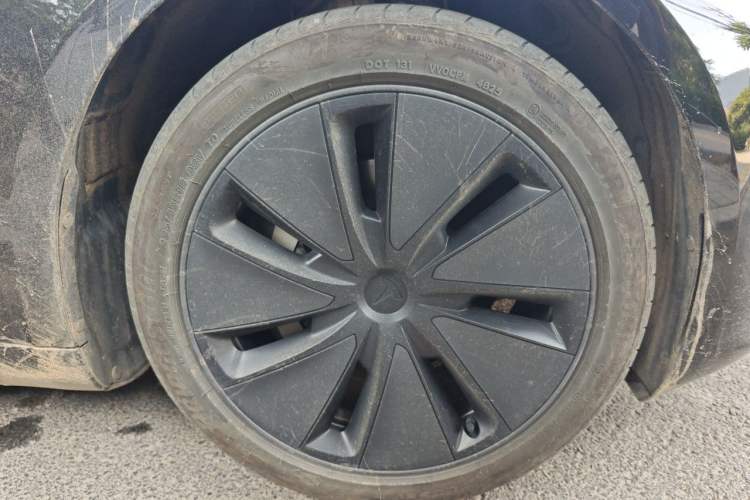 Used Tesla Model 3 2025 Model Revised Rear-Wheel-Drive Version Right Front Wheel Hub
