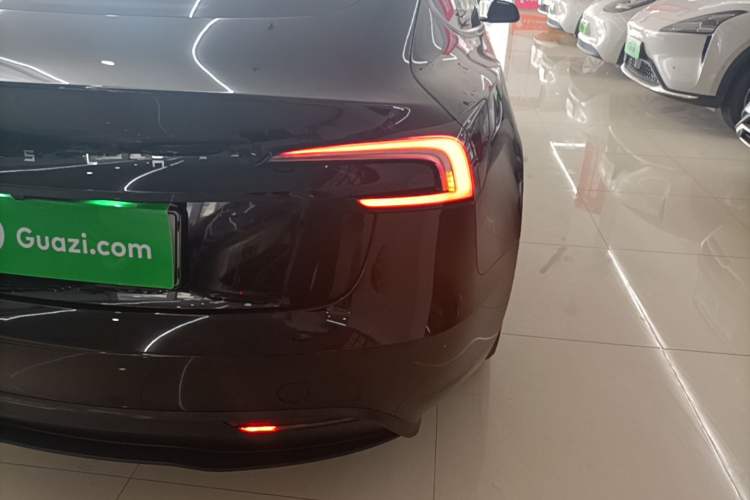 Used Tesla Model 3 2025 Long-Range All-Wheel-Drive Version Right Rear Taillight