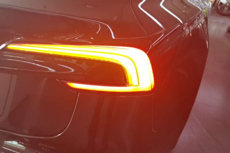 Used Tesla Model 3 2025 Model Revised Rear-Wheel-Drive Version Right Rear Taillight