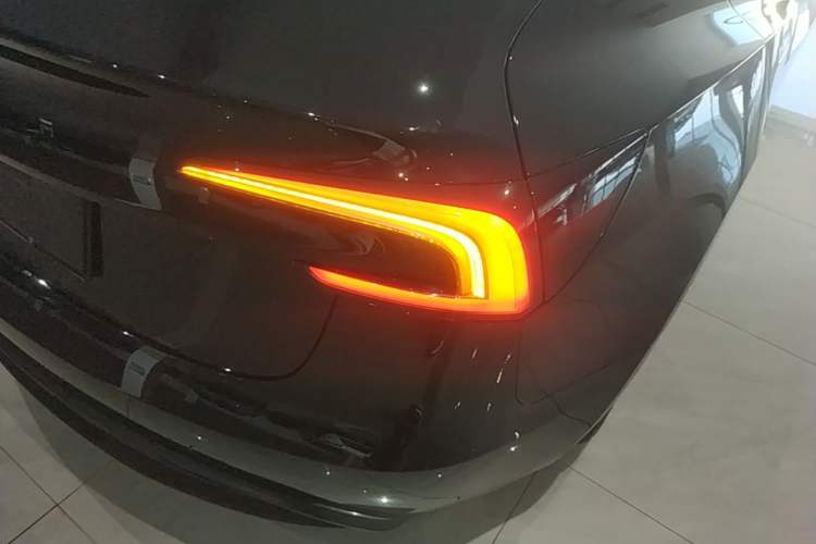 Used Tesla Model 3 2025 Rear-Wheel-Drive Version Right Rear Taillight